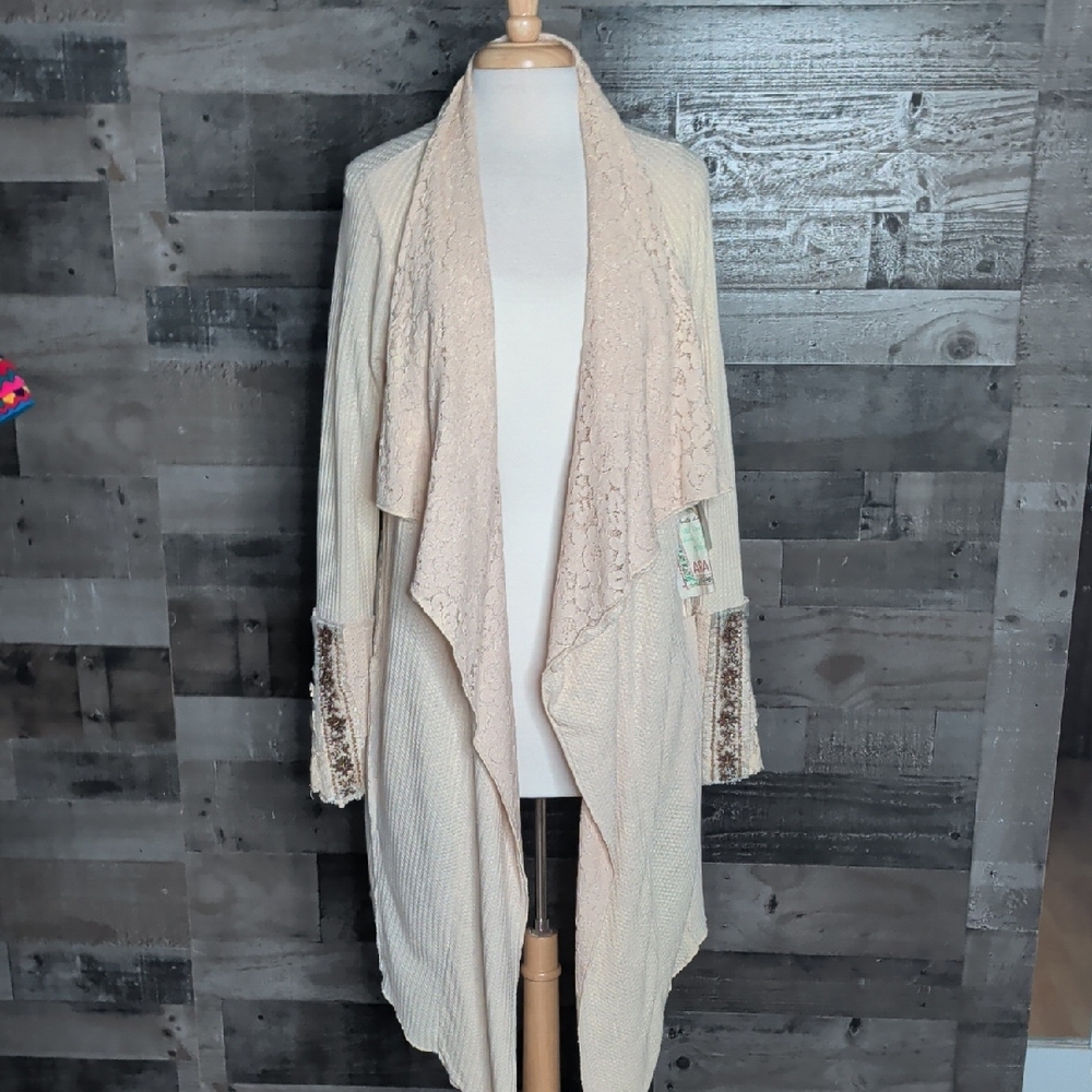 Aratta  Silent Journey Lace Embelisshed Cream  Women's Cardigan